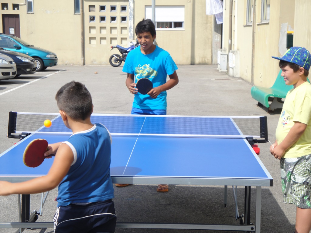 Mesa de ping-pong oferecida por um grupo de funcionários da Yasaki Saltano